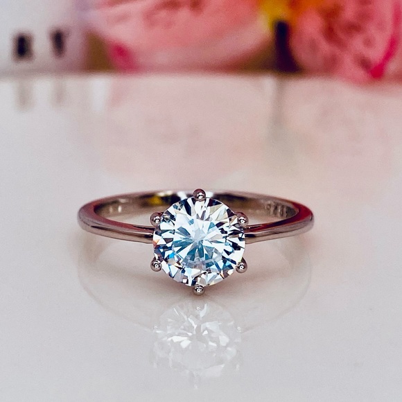 Stunning 925 Sterling Silver Classic Solitaire Engagement Ring - Picture 5 of 12